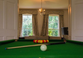 Large 8 Bedroom Georgian House in Central Chichester with Parking - Great for Groups & Celebrations! Chichester Holiday Properties